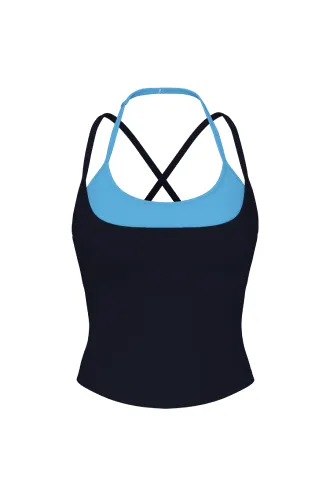 Une cami bleu marine avec une cami bleu pâle en dessous.